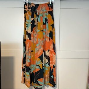 True Destinations wide leg floral pant. Large. Wide elastic drawstring waist